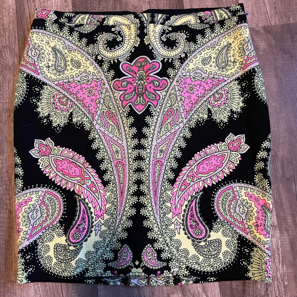 6p I-N-C skirt! New without tags. Beautiful colors. Satin underskirt.